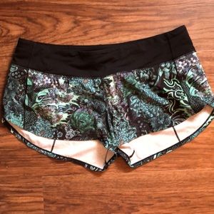 Lululemon Speed Short Run Green Floral Memoir Black Dragon Tattoo size 10